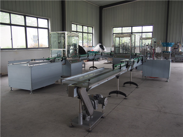 自動洗髮水灌裝和封蓋線