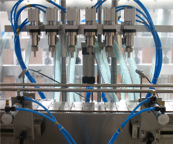 六頭自動液體灌裝機