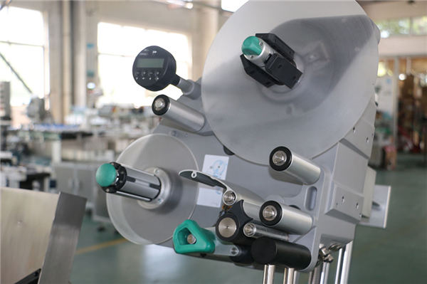 真空採血管貼標機